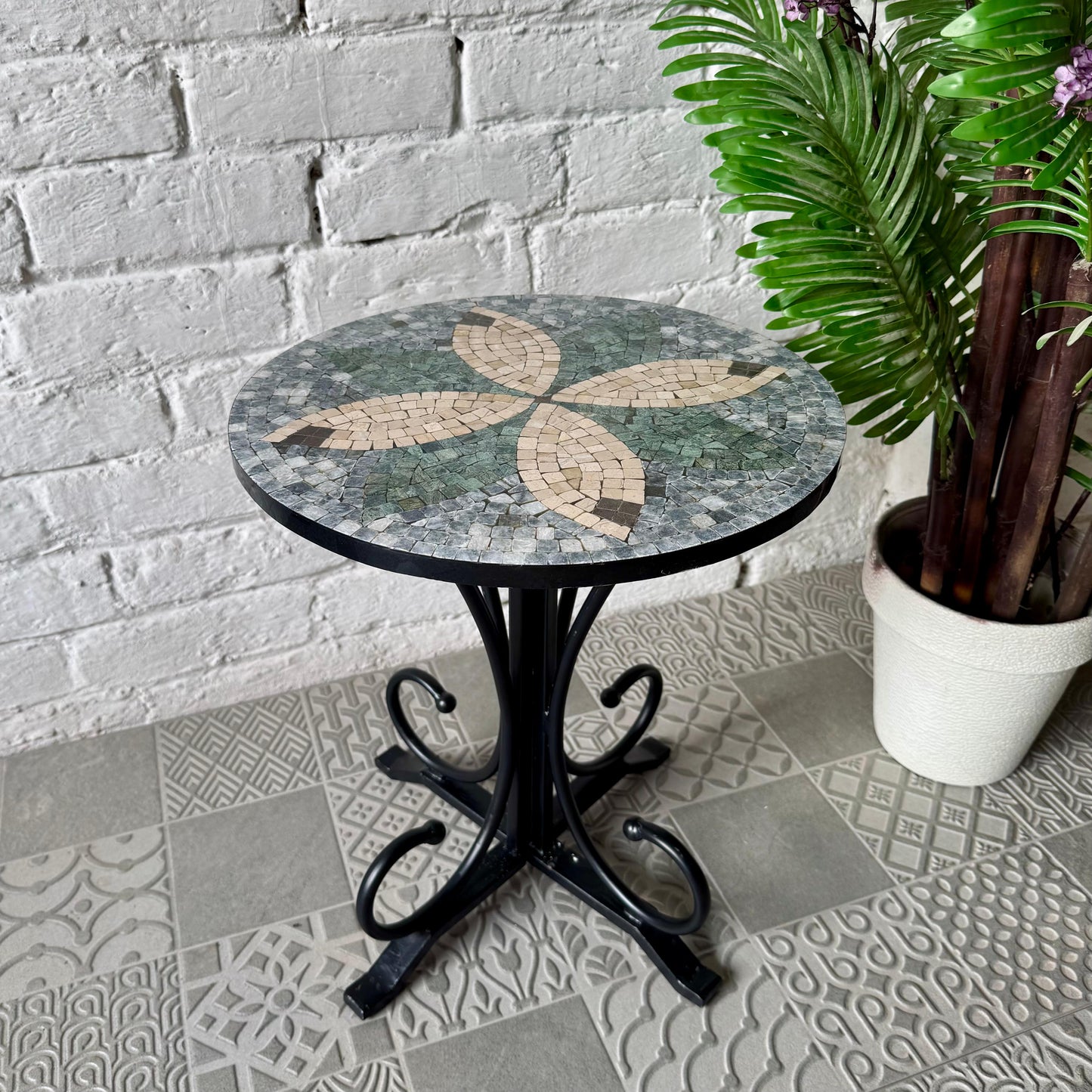 Timeless Petal Design Coffee Table - Ornate Curve Base