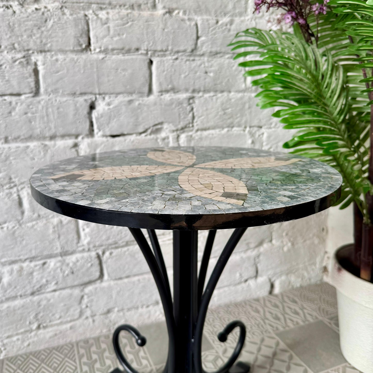 Timeless Petal Design Coffee Table - Ornate Curve Base