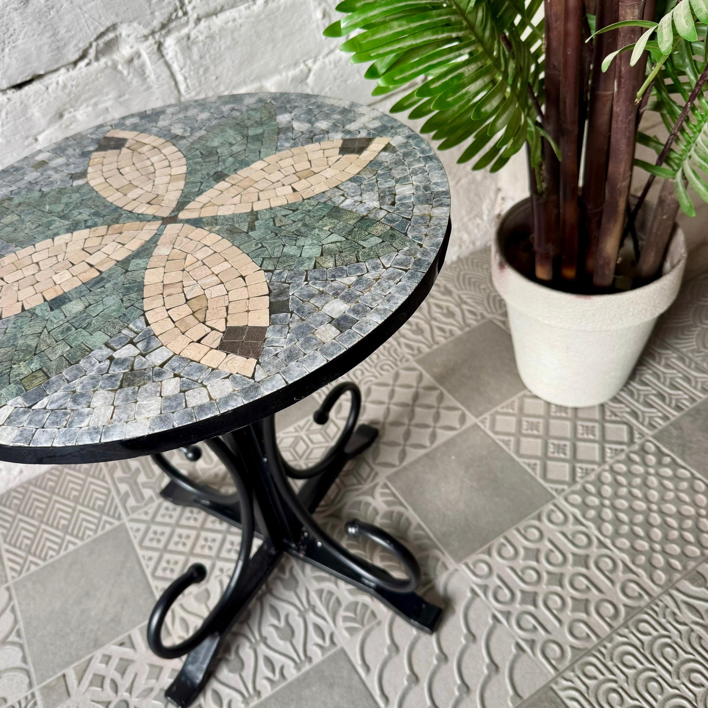 Timeless Petal Design Coffee Table - Ornate Curve Base